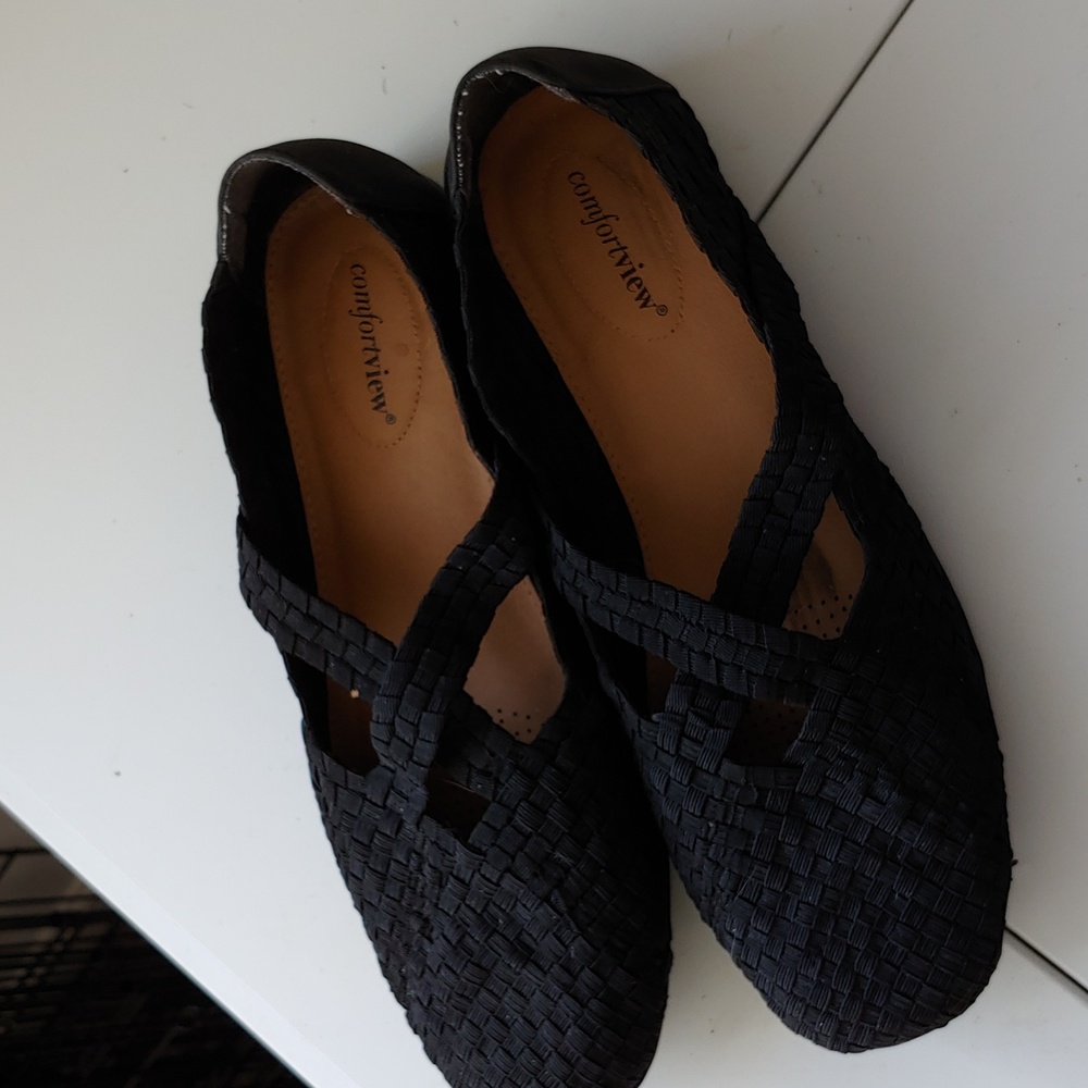 Comfortview Women's Black Woven Flats - Picture 2 of 5